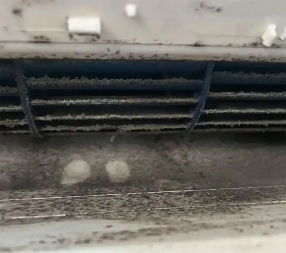 西充空调吹的风有股烧焦味是怎么回事